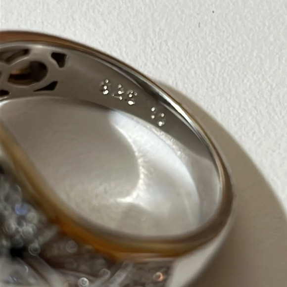 White and blue 1ct Moissanite 925 silver unisex ring. - Picture 4 of 7